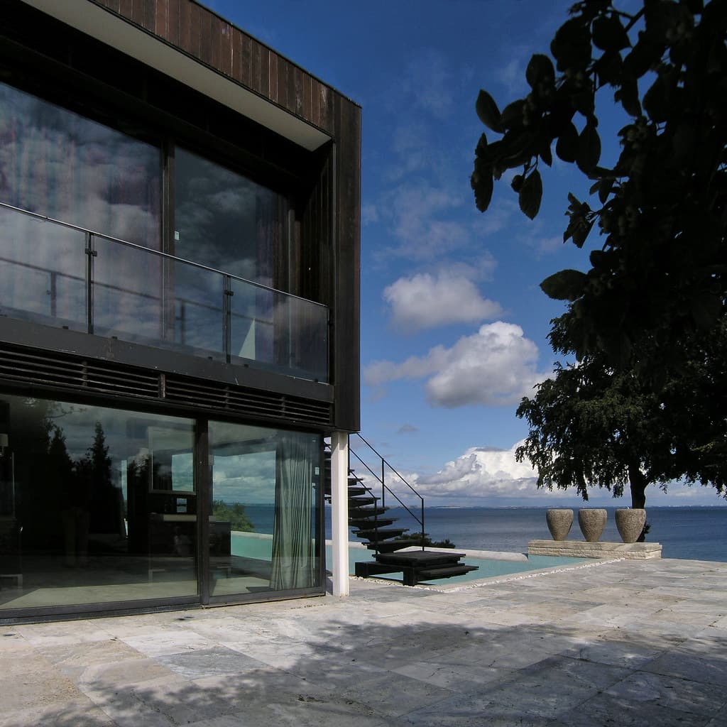 Une villa ouverte sur la mer
